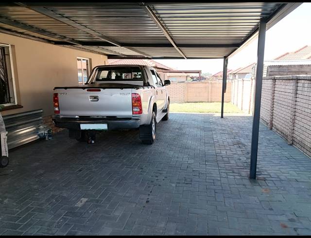 3 BEDROOM HOUSE FOR SALE IN WATERKLOOF HILL ESTATE